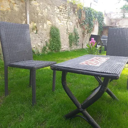 Les Volets Bleus - Deux Appartements Et Un Studio, Jardin Bourges Buitenkant foto