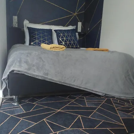Les Volets Bleus - Deux Appartements Et Un Studio, Jardin Bourges Buitenkant foto