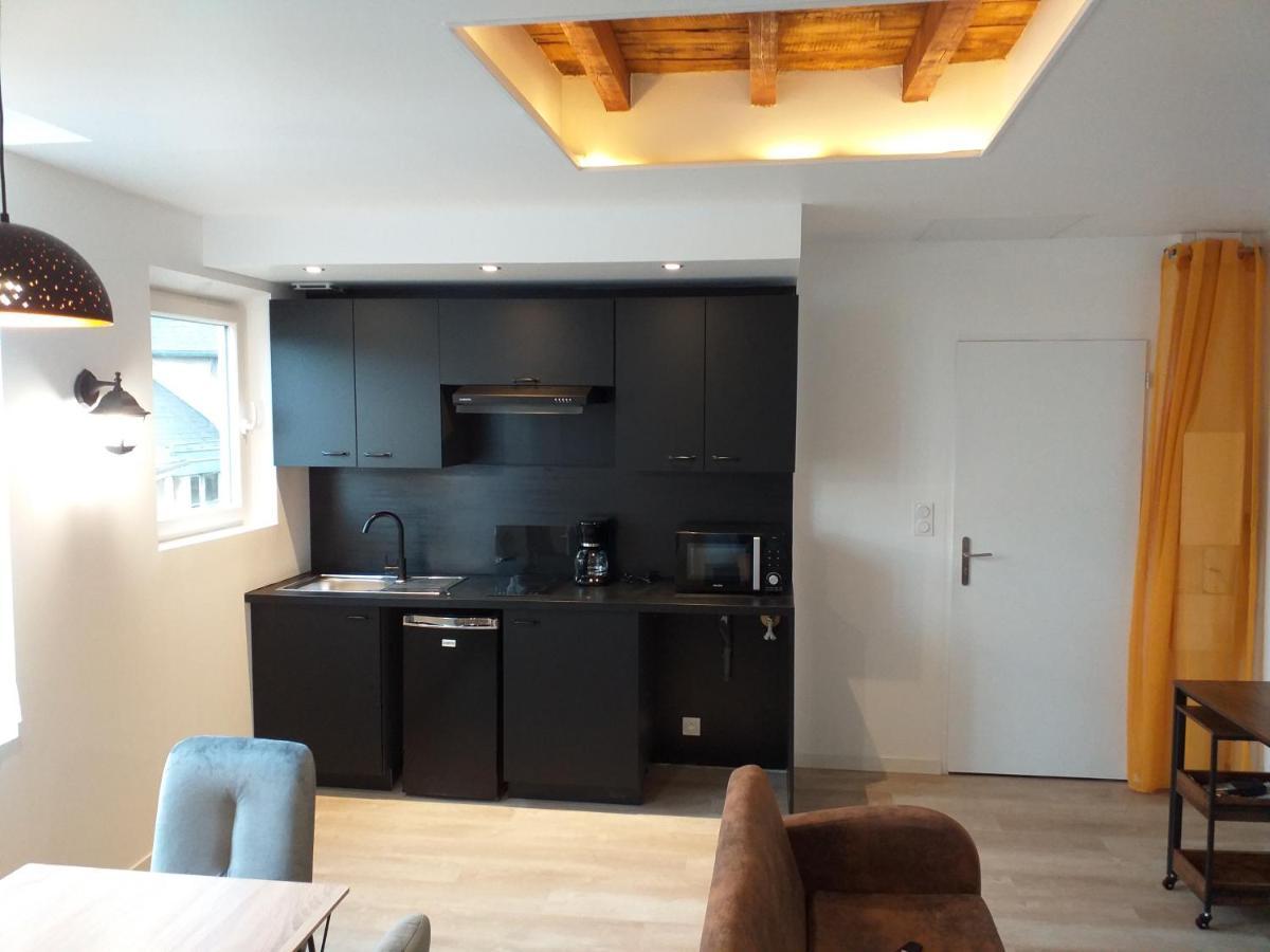 Les Volets Bleus - Deux Et Un Studio, Jardin Apartment