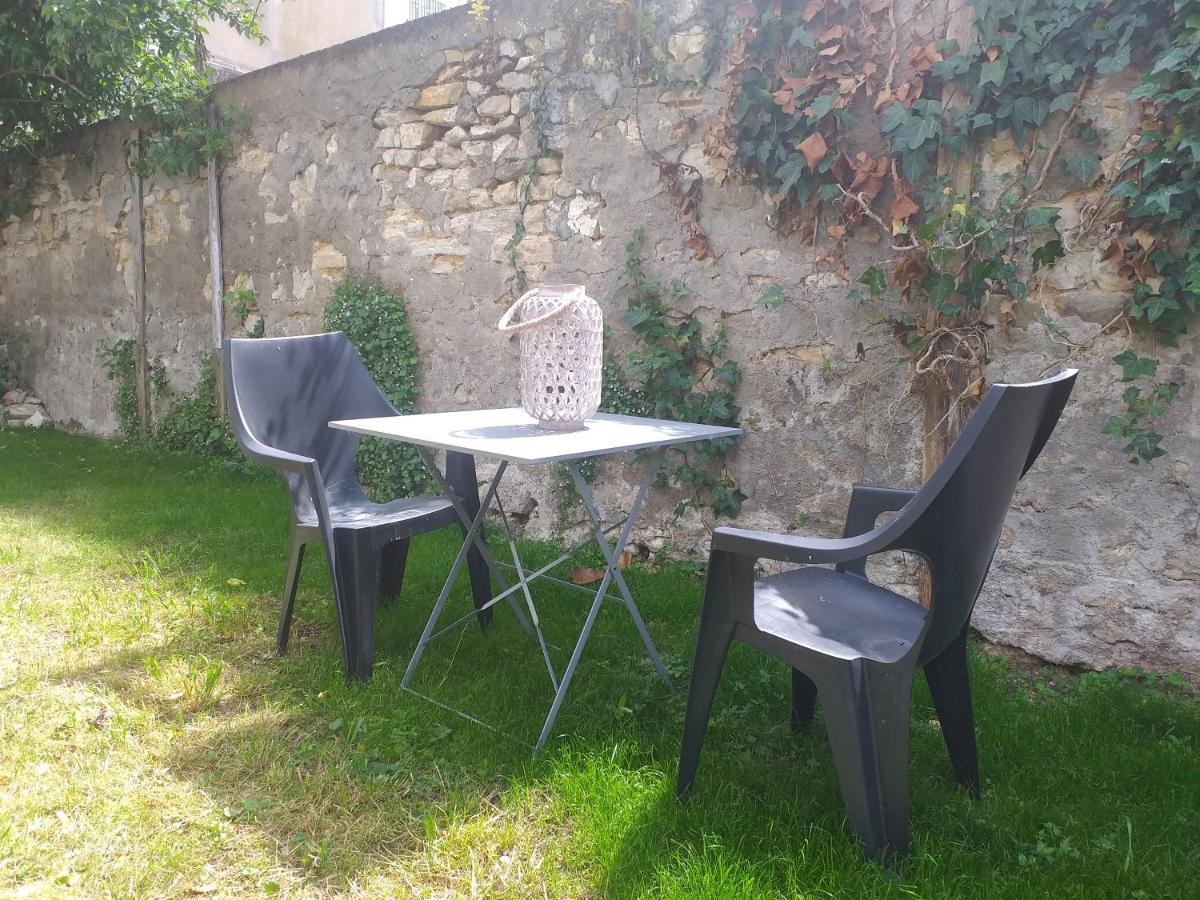 Les Volets Bleus - Deux Et Un Studio, Jardin Apartment Bourges