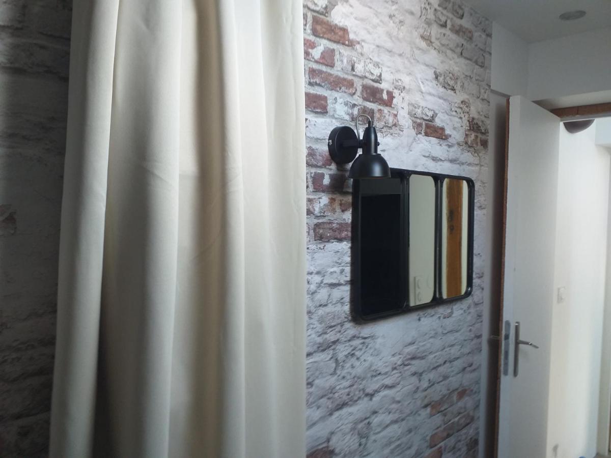 Apartment Les Volets Bleus - Deux Et Un Studio, Jardin