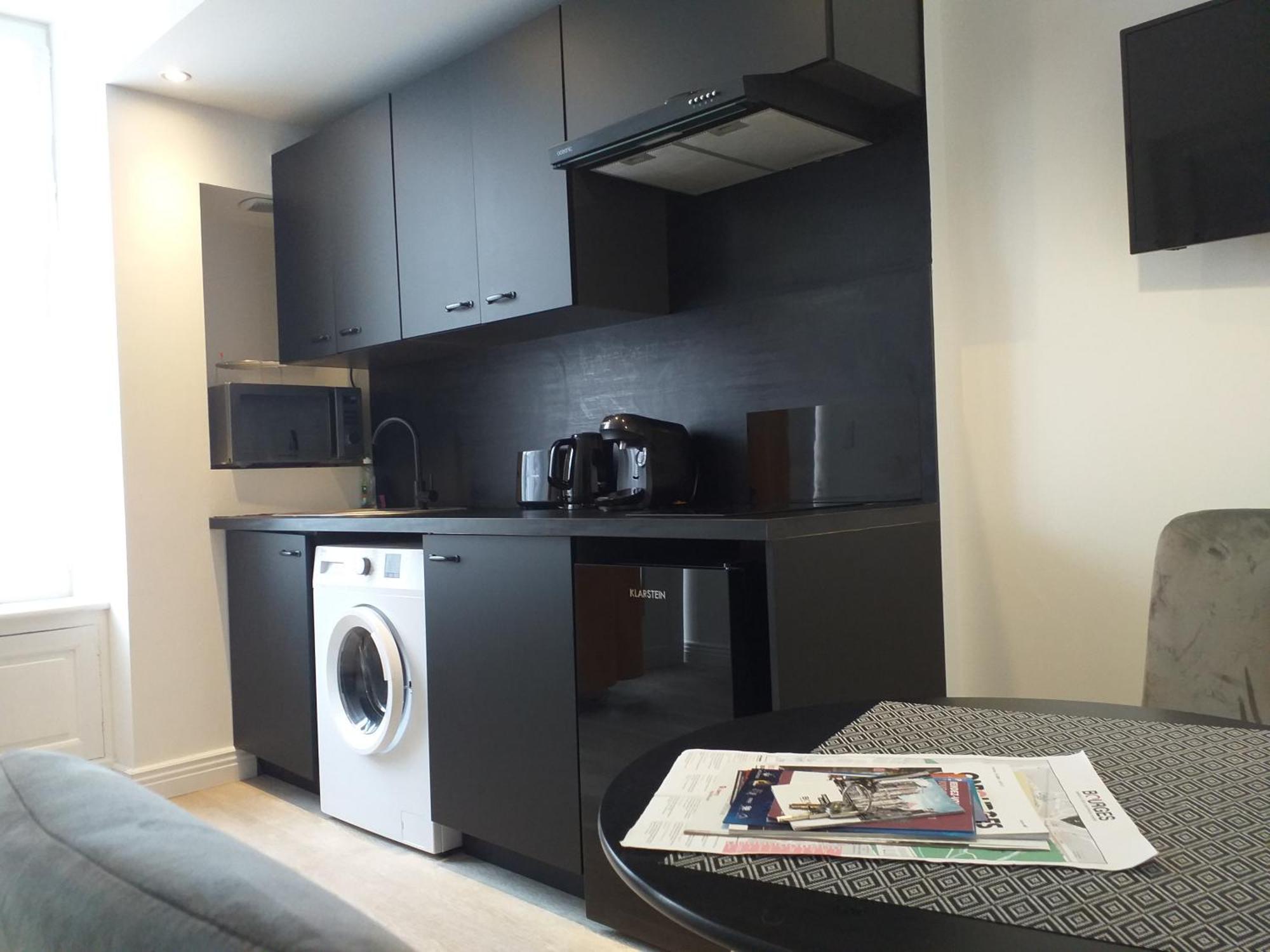 Les Volets Bleus - Deux Et Un Studio, Jardin Apartment